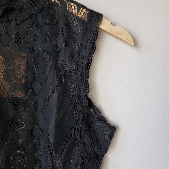 ❗SOLD❗ Lace Mock Neck Sleeveless Blouse - Picture 7 of 11